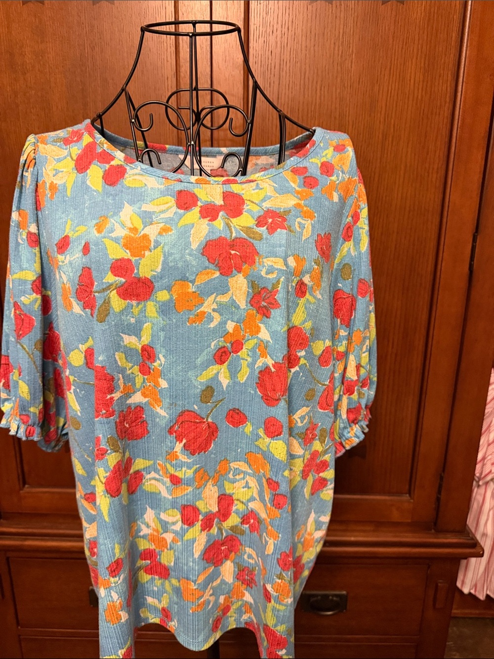 LC Lauren Conrad Blue Floral Ribbed Tunic with Red & Orange Blooms